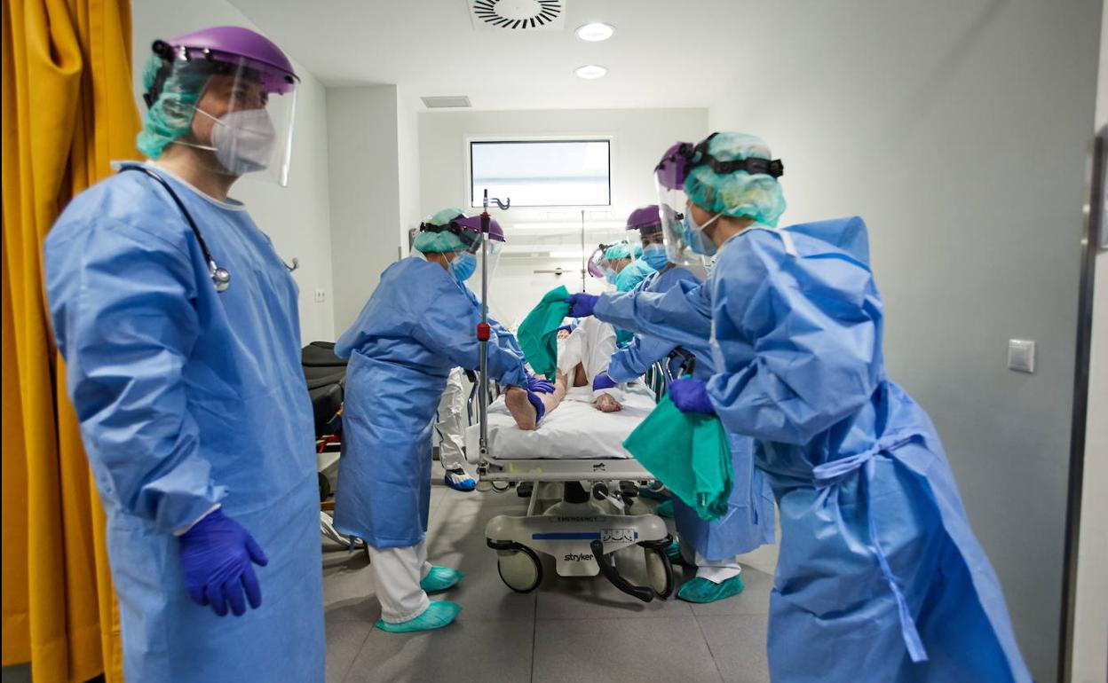 Cantabria alcanza la menor cifra de hospitalizados desde que empezó la cuarentena