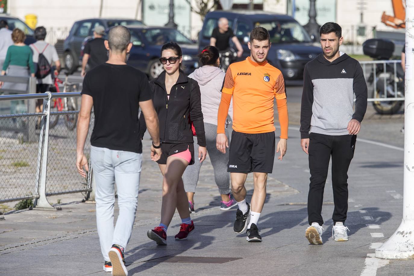 Fotos: De paseo y haciendo deporte este soleado miércoles, aún en estado de alarma