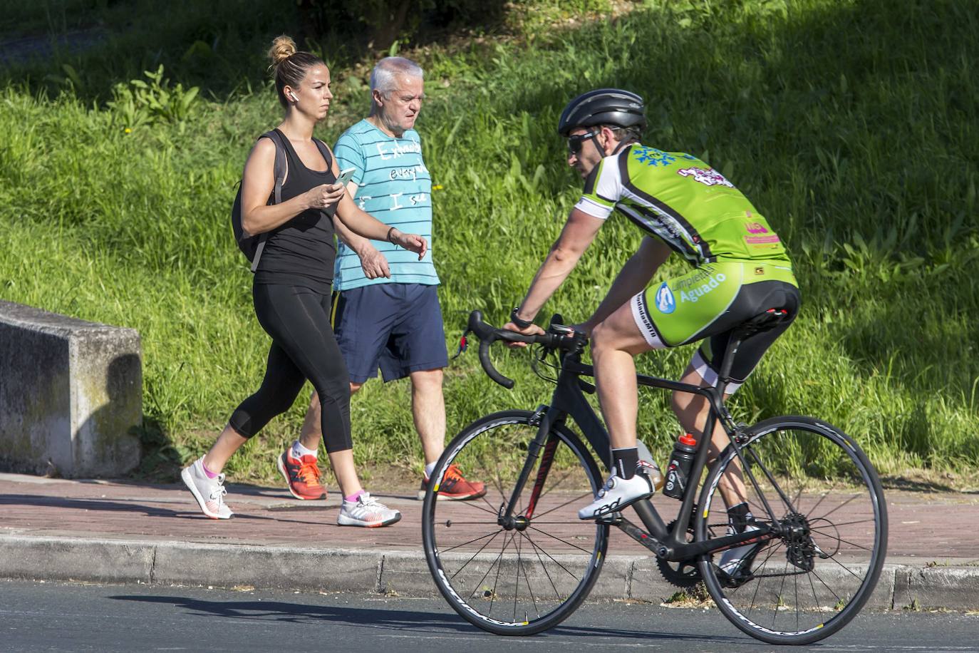 Fotos: De paseo y haciendo deporte este soleado miércoles, aún en estado de alarma