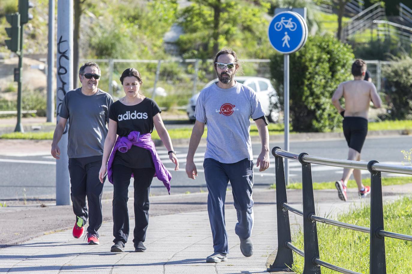 Fotos: De paseo y haciendo deporte este soleado miércoles, aún en estado de alarma