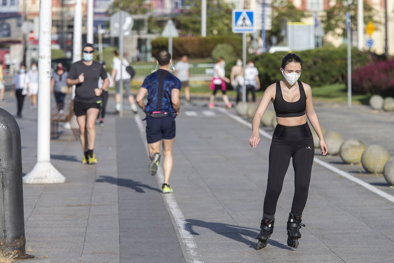 Fotos: De paseo y haciendo deporte este soleado miércoles, aún en estado de alarma