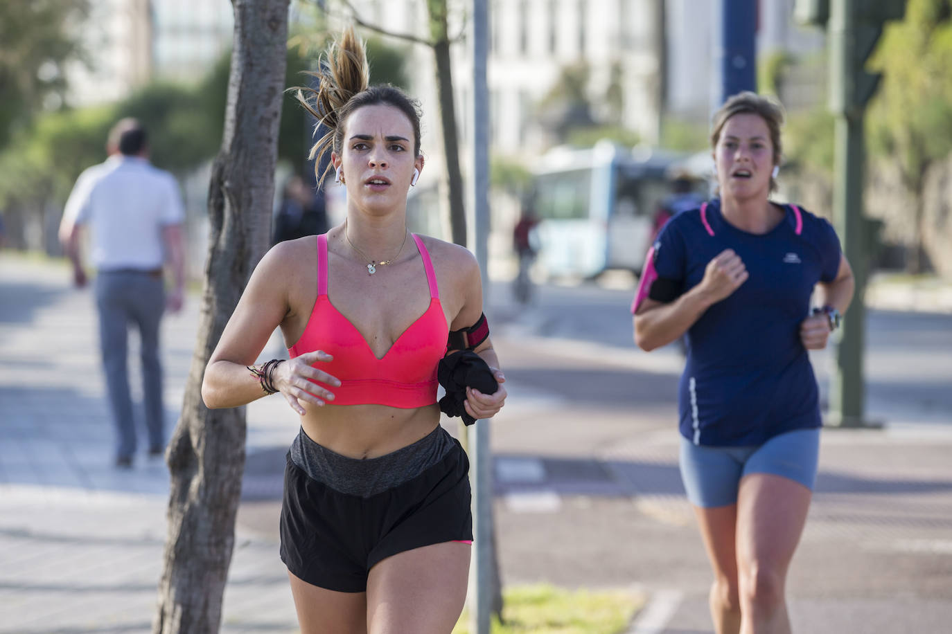 Fotos: De paseo y haciendo deporte este soleado miércoles, aún en estado de alarma