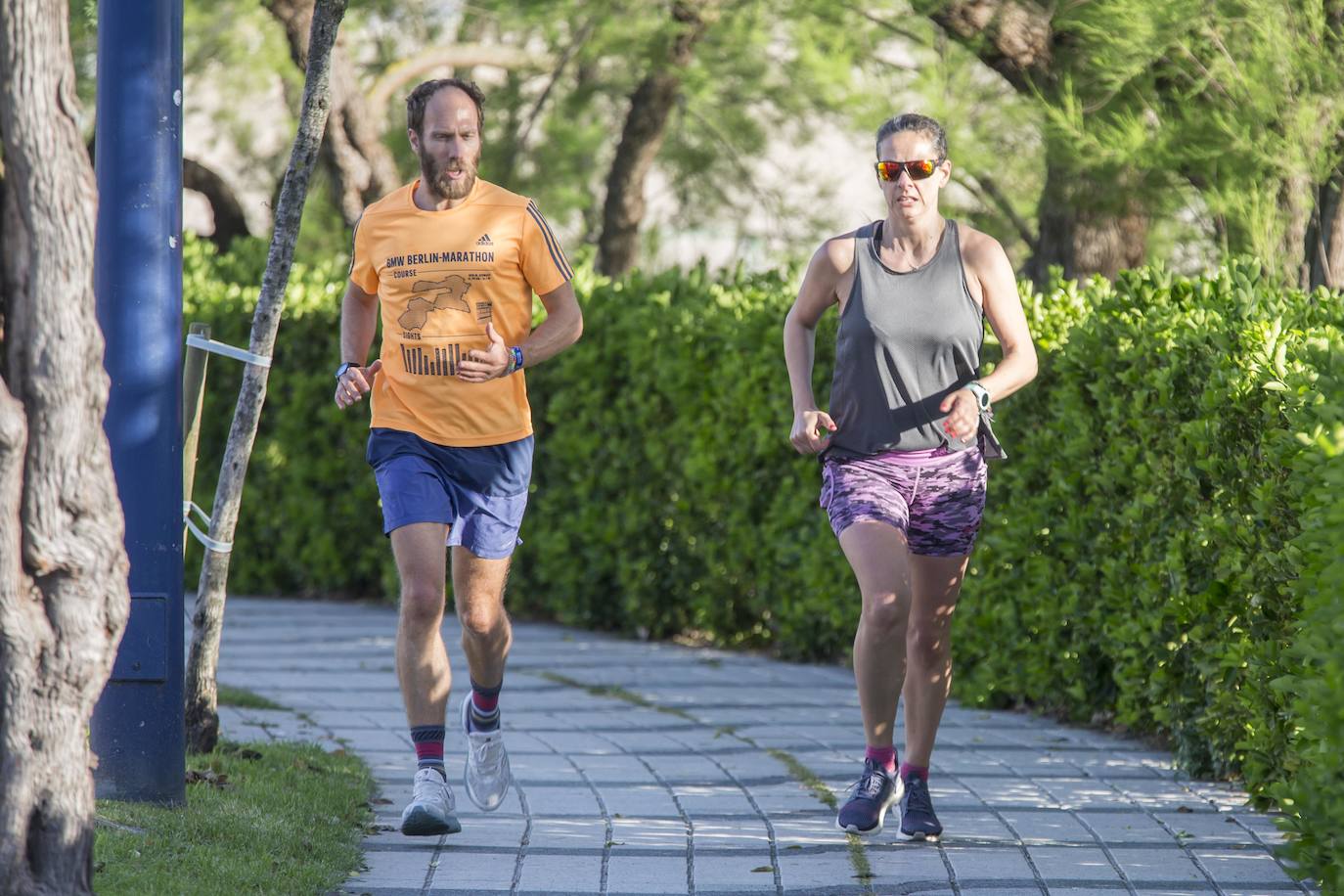 Fotos: De paseo y haciendo deporte este soleado miércoles, aún en estado de alarma