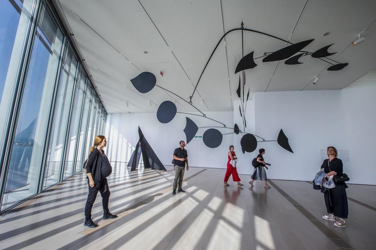 Presentación a los periodistas de la exposición 'Calder Stories', del artista Alexander Calder, en el Centro Botín.