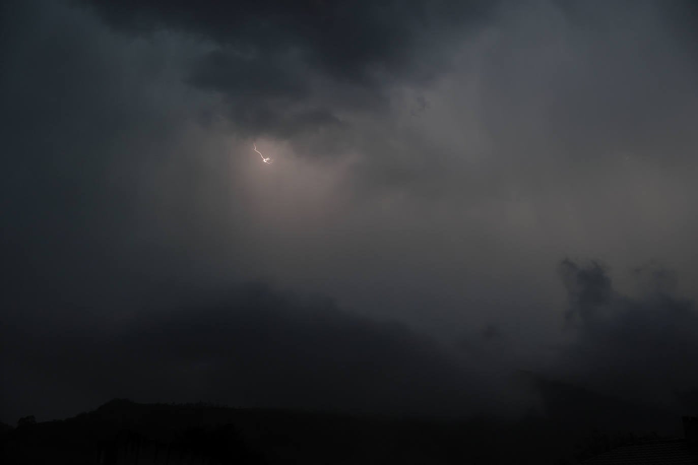 Fotos: Noche de tormenta en Cabezón