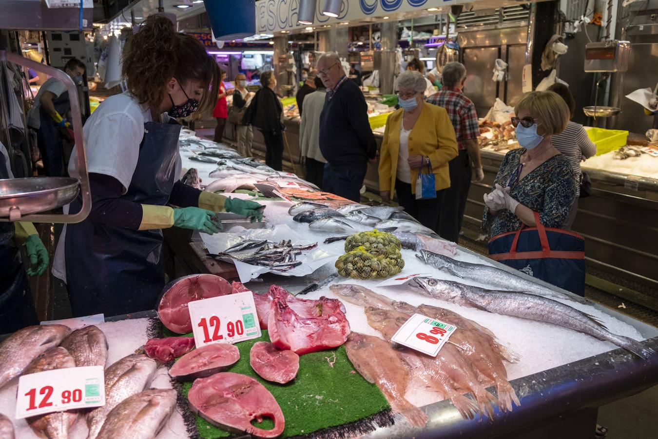 El Mercado de la Esperanza limita a 70 personas el aforo en la planta del pescado.