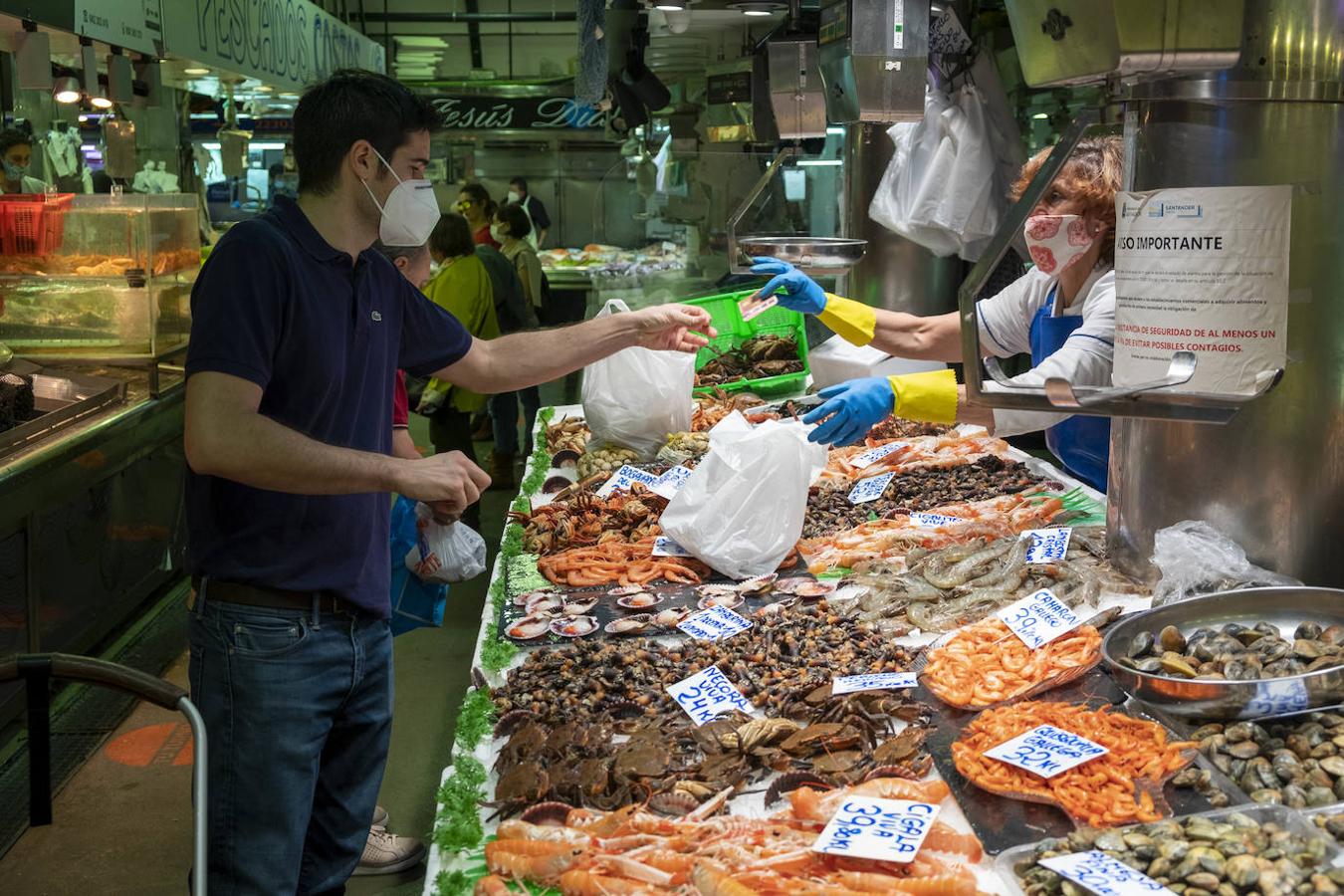 El Mercado de la Esperanza limita a 70 personas el aforo en la planta del pescado.