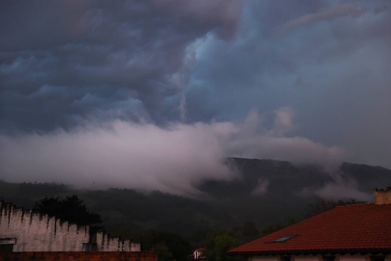 Fotos: La descomunal tormenta de rayos en Cantabria