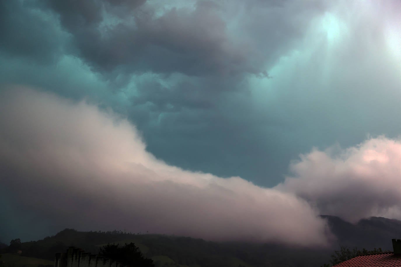 Fotos: La descomunal tormenta de rayos en Cantabria