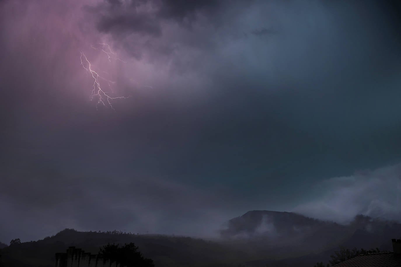 Fotos: La descomunal tormenta de rayos en Cantabria