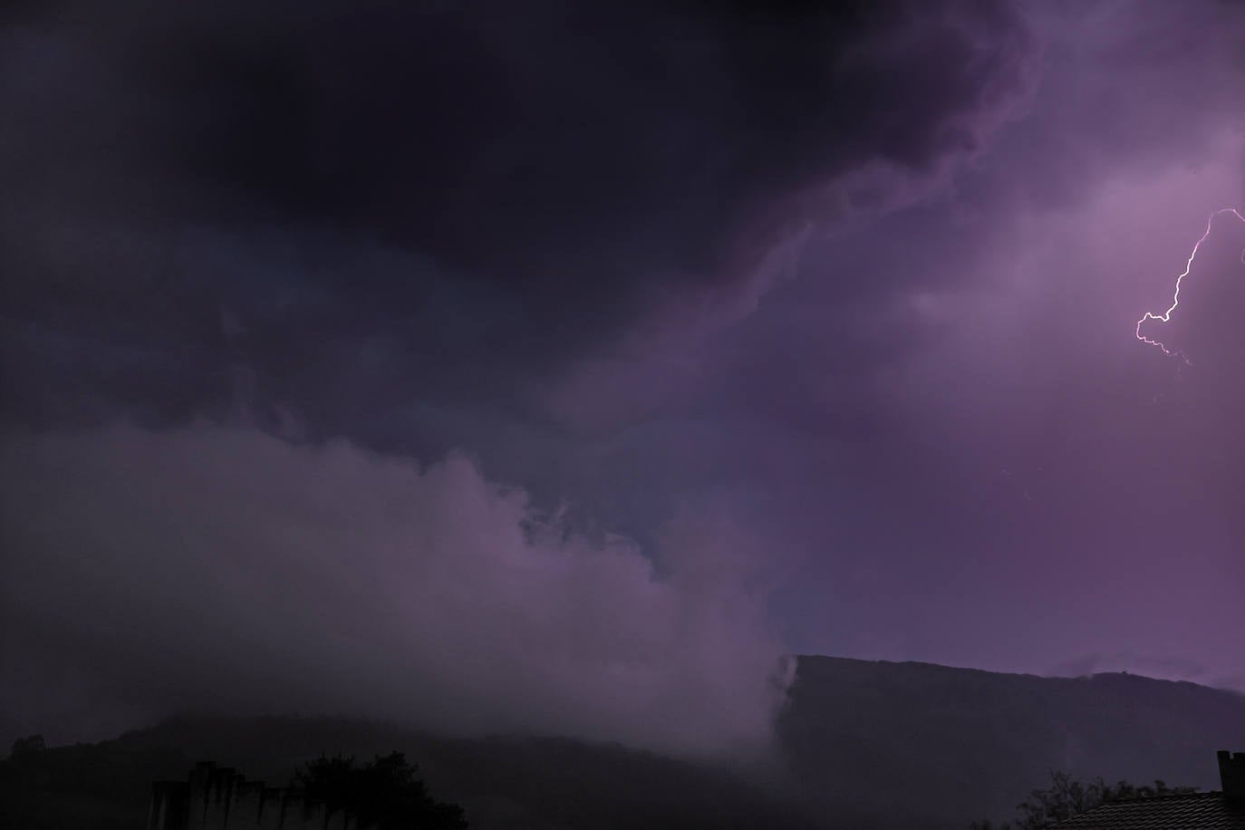 Fotos: La descomunal tormenta de rayos en Cantabria