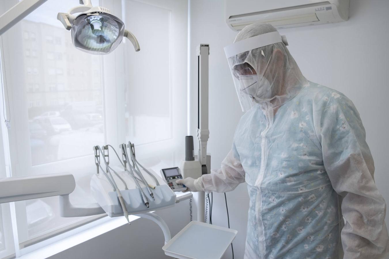 Los dentistas se preparan para reanudar desde el lunes la actividad plena provistos de protección y el sector garantiza que «no subirá los precios».