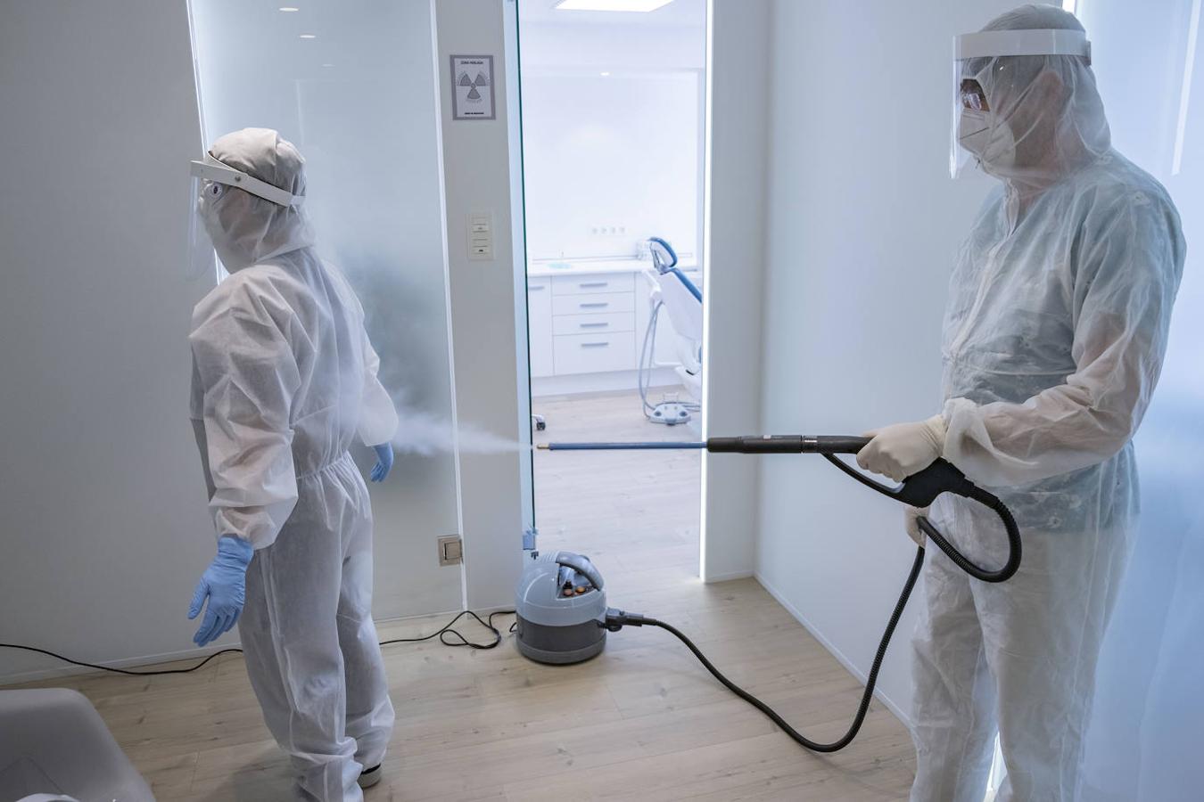 Los dentistas se preparan para reanudar desde el lunes la actividad plena provistos de protección y el sector garantiza que «no subirá los precios».