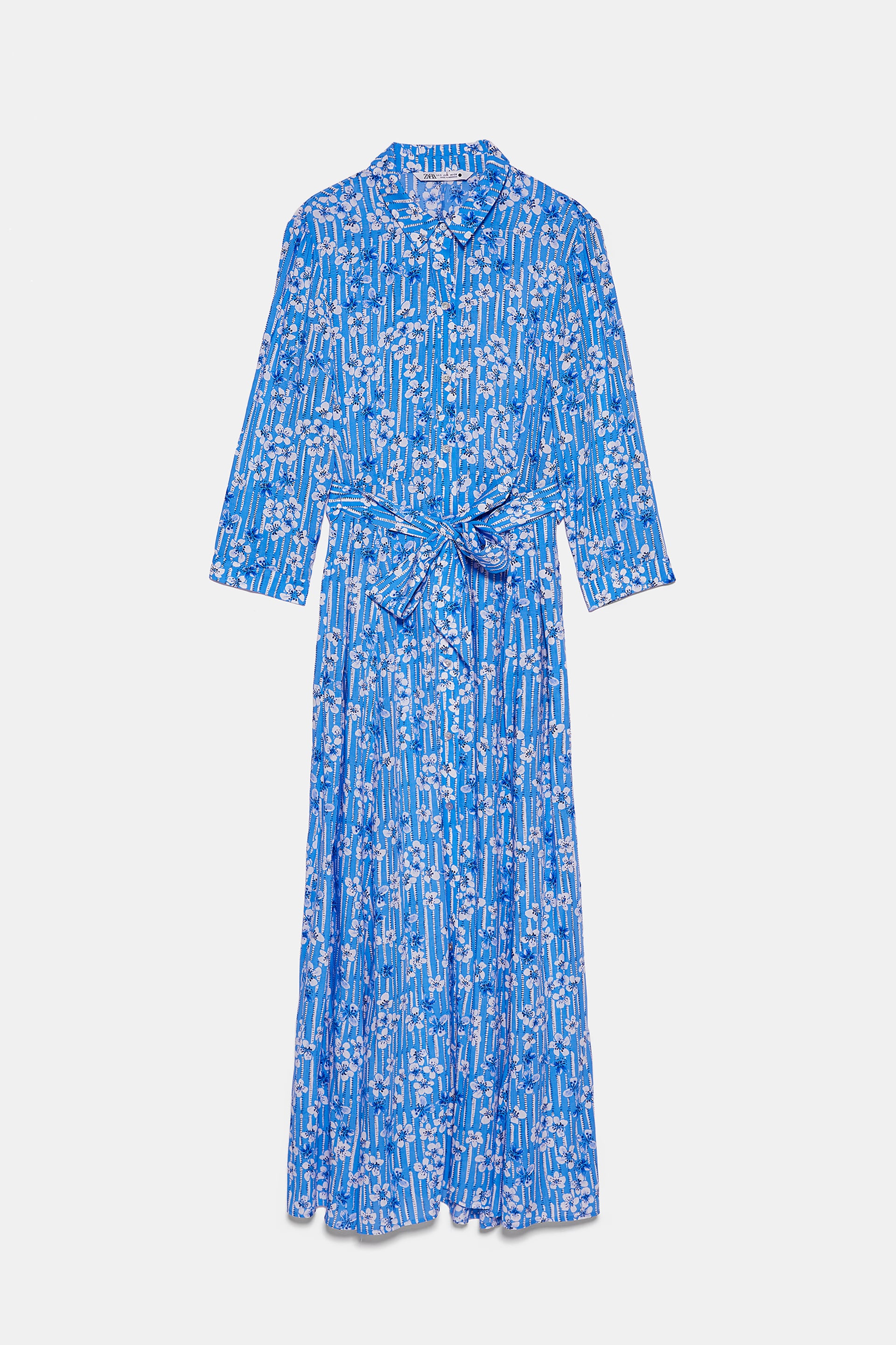 Vestido camisero estampado, de Zara (39,95 euros). 