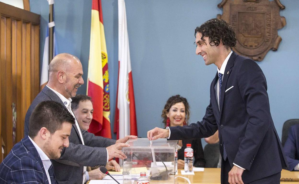 El PRC acusa de «fraude constante» al alcalde de Astillero