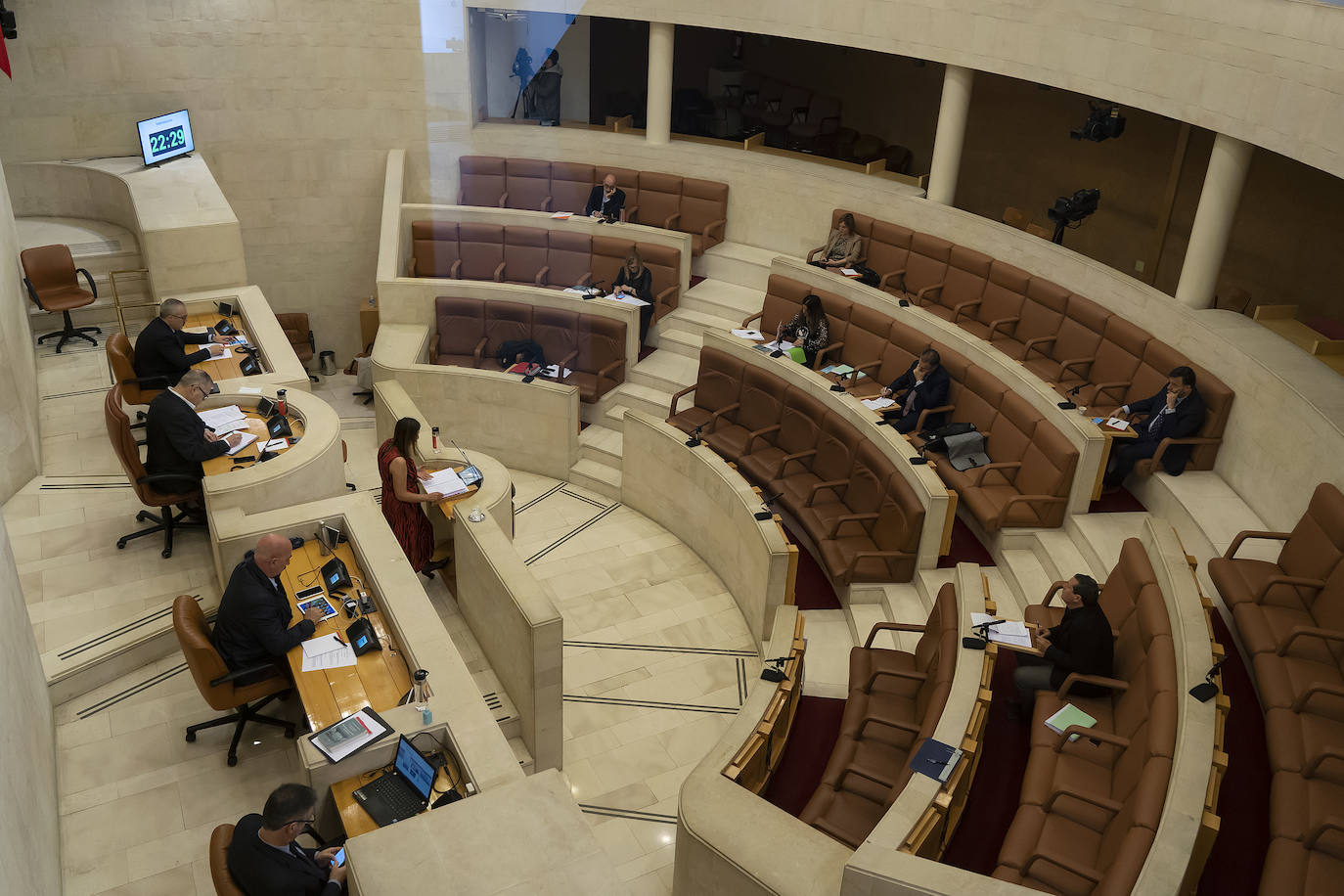 Fotos: Intervención de la consejera de Economía en la comisión especial del COVID-19 en el Parlamento de Cantabria