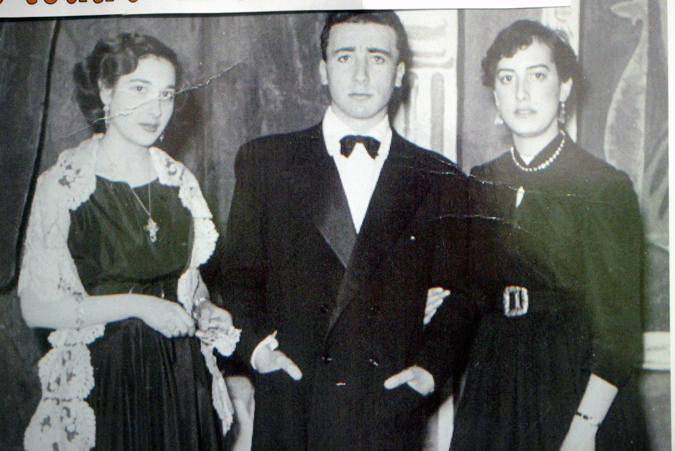 Foto antiguas del IES Marqués de Santillana de Torrelavega. Adolfo Pajares Compostizo en una función de teatro