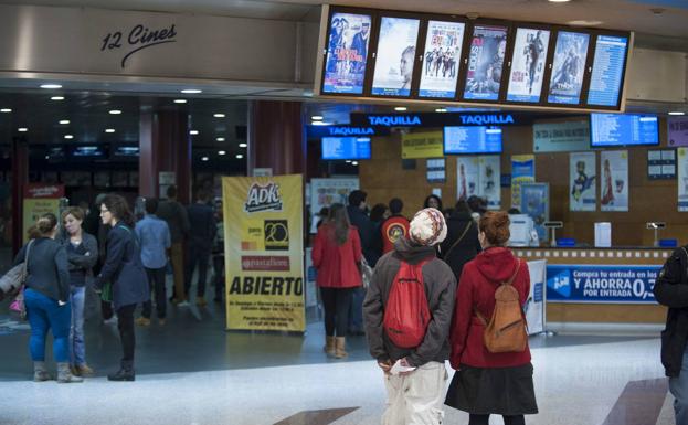 Salas de cine Cinesa Bahía de Santander.