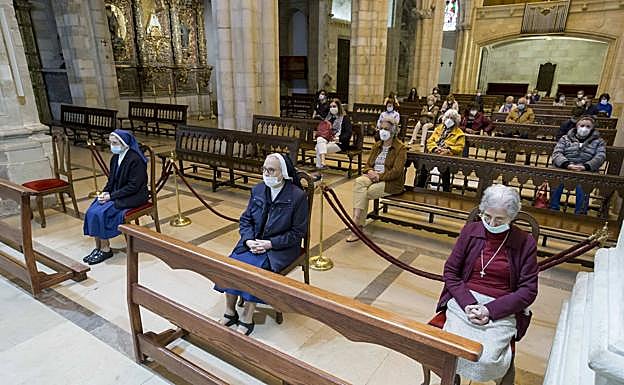 Imagen principal - Vuelven las misas dominicales