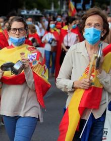 Imagen secundaria 2 - Las protestas contra la gestión del Gobierno se repiten en la sede del PSOE