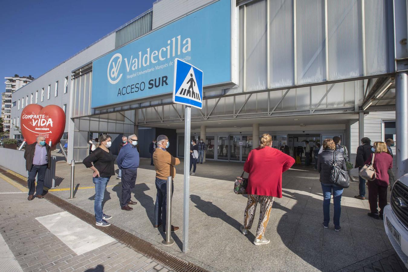 Fotos: Valdecilla Sur recupera las consultas suspendidas