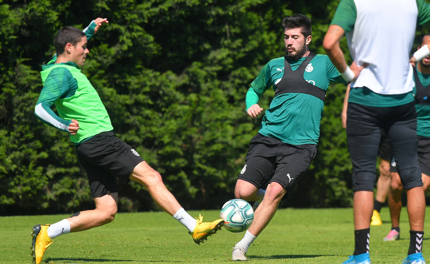 Fotos: Primer entrenamiento en grupo del Racing tras el desconfinamiento