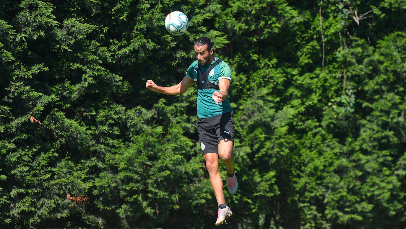 Fotos: Primer entrenamiento en grupo del Racing tras el desconfinamiento