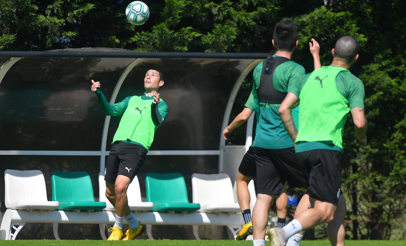 Fotos: Primer entrenamiento en grupo del Racing tras el desconfinamiento