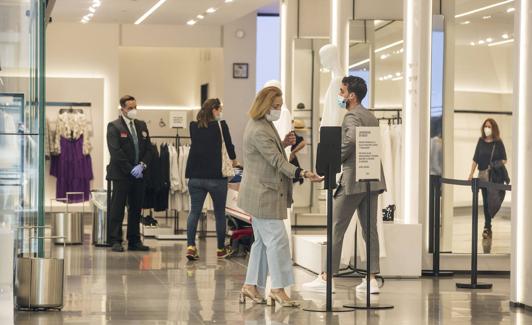 Interior de la tienda Zara de Santander.