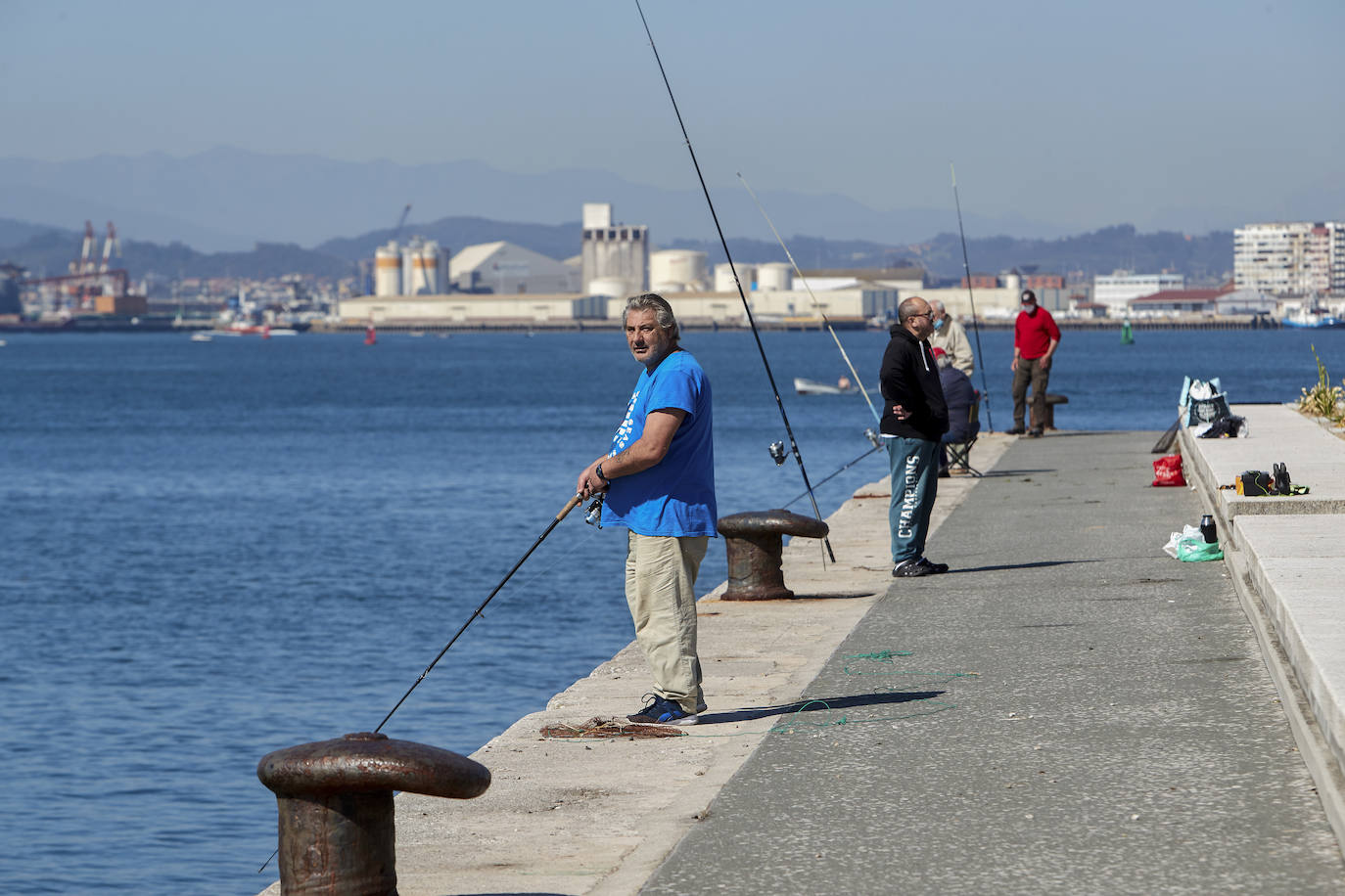 Fotos: Los pescadores recuperan la actividad tras más de dos meses