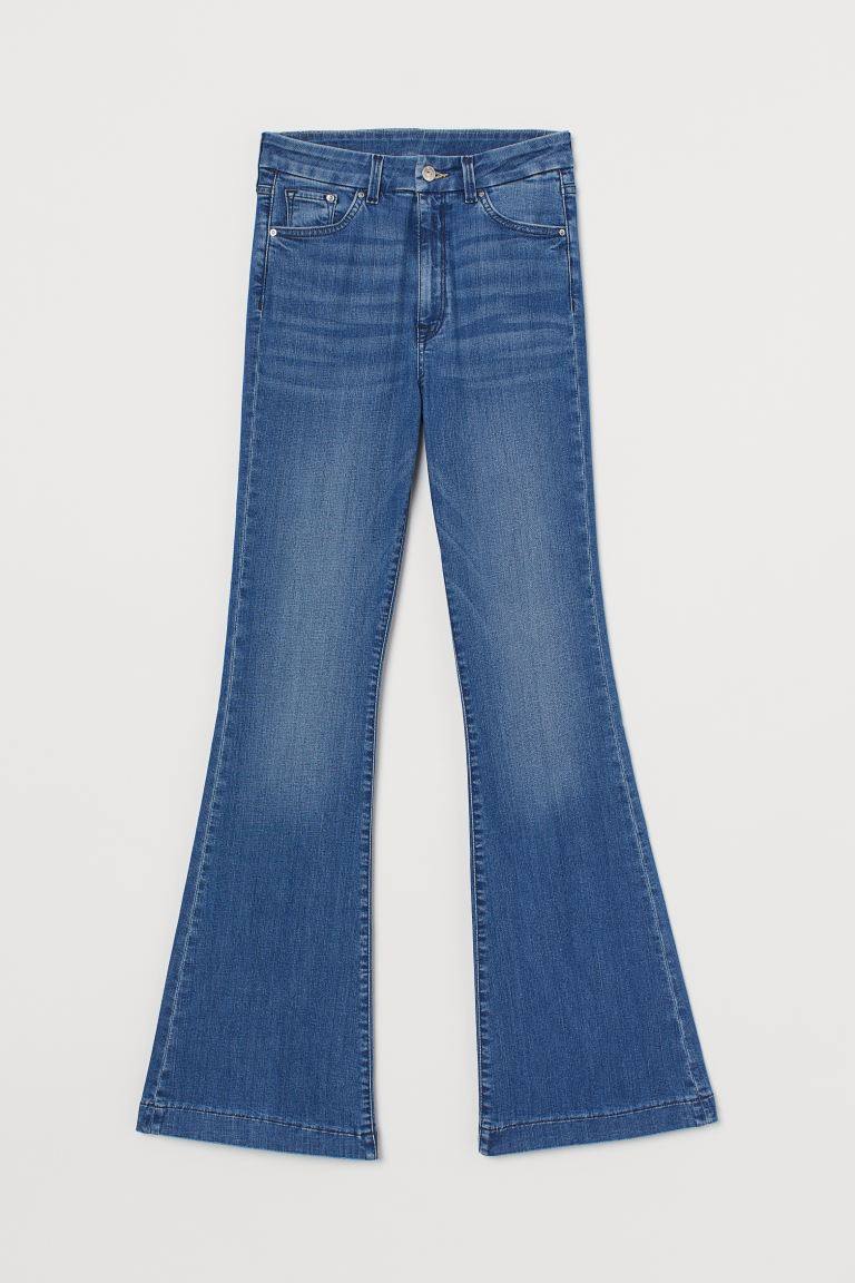 'Embrace Flared high jeans' de H&M, 29,99 euros.