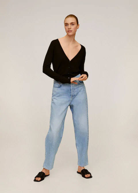 'Jeans balloon fit' con efecto lavado medio de Mango, 29,99 euros.