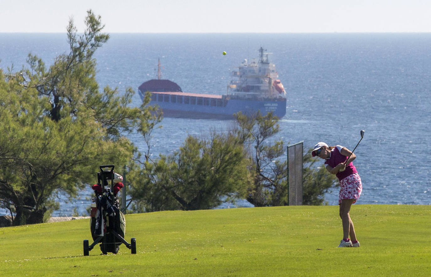 Fotos: Abren sus puertas el complejo Ruth Beitia y el golf de Mataleñas