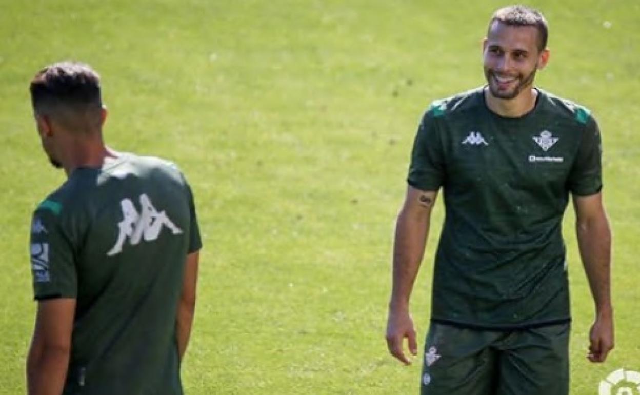 Canales ha compartido en sus redes sociales esta foto del entrenamiento de de este miércoles, junto al resto de sus compañeros.