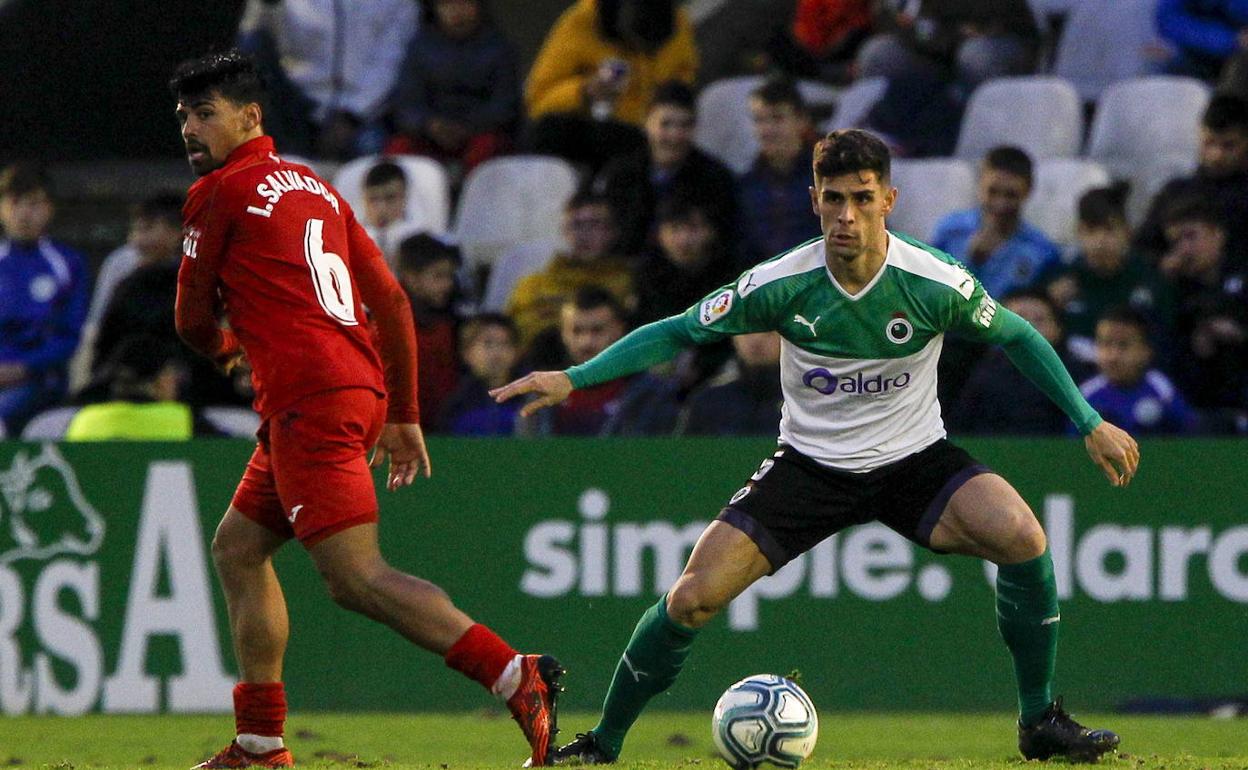 Óscar Gil recibe el permiso del Racing para disputar el play off de ascenso con el Atlético Baleares