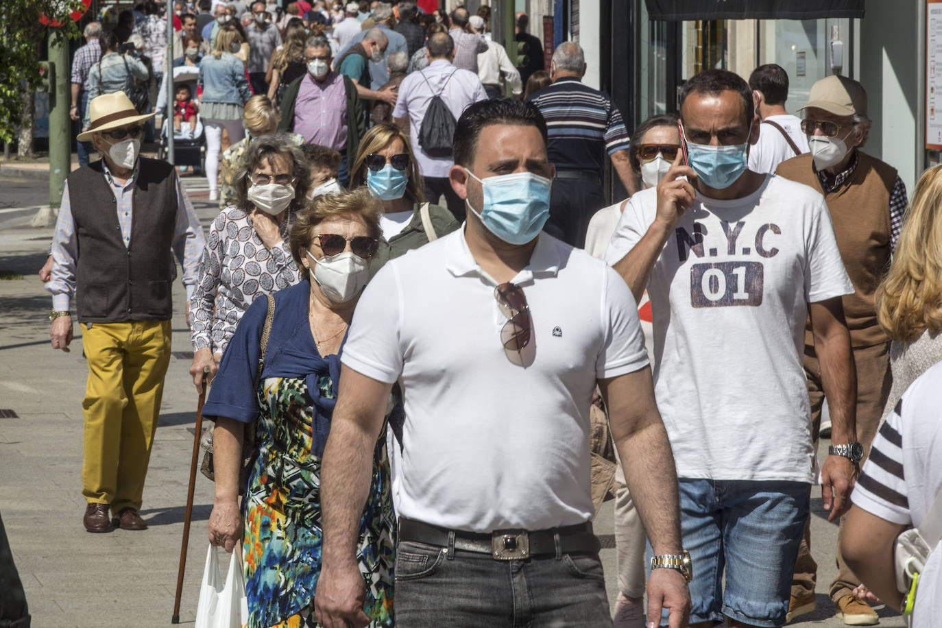 Fotos: Todos con mascarillas en el primer dia de uso obligado