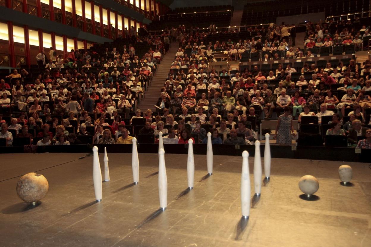 Acto en el Palacio de Festivales para celebrar la declaración de Bien de Interés Cultural Inmaterial de las marzas, los bolos y el rabel. 