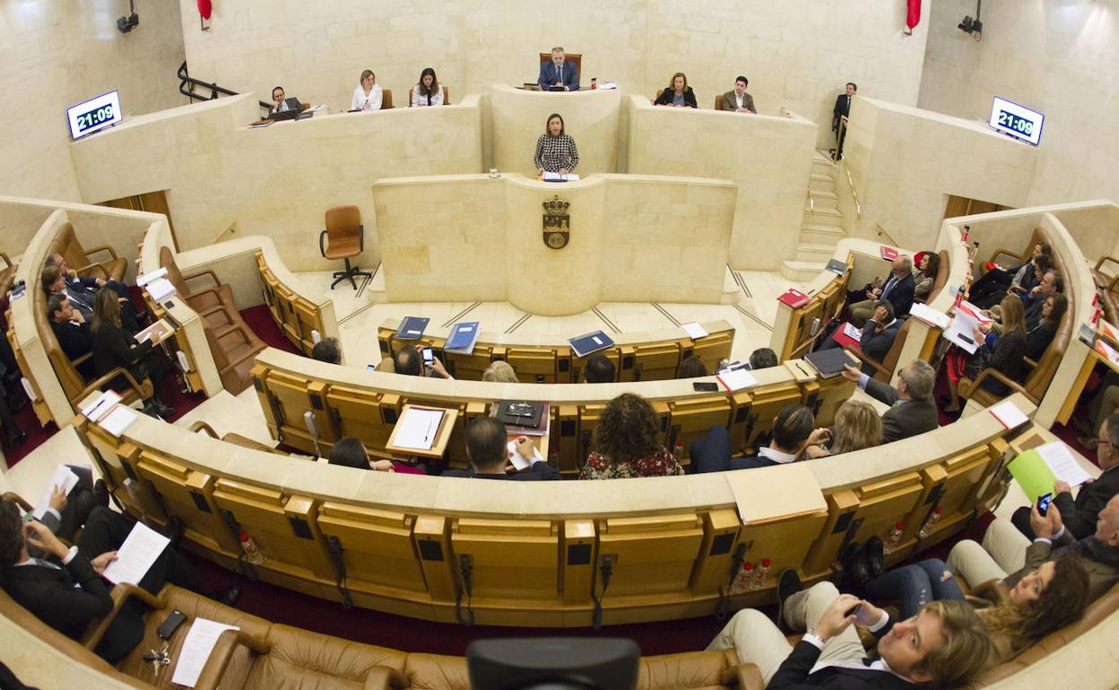 El Parlamento retoma hoy sus Plenos después del parón por la epidemia