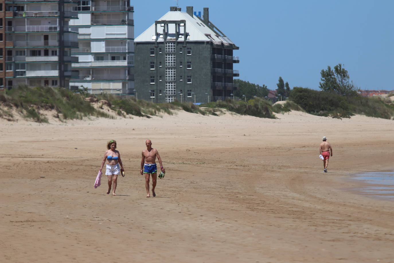 Fotos: Las playas y los bares marcan la fase dos en la región