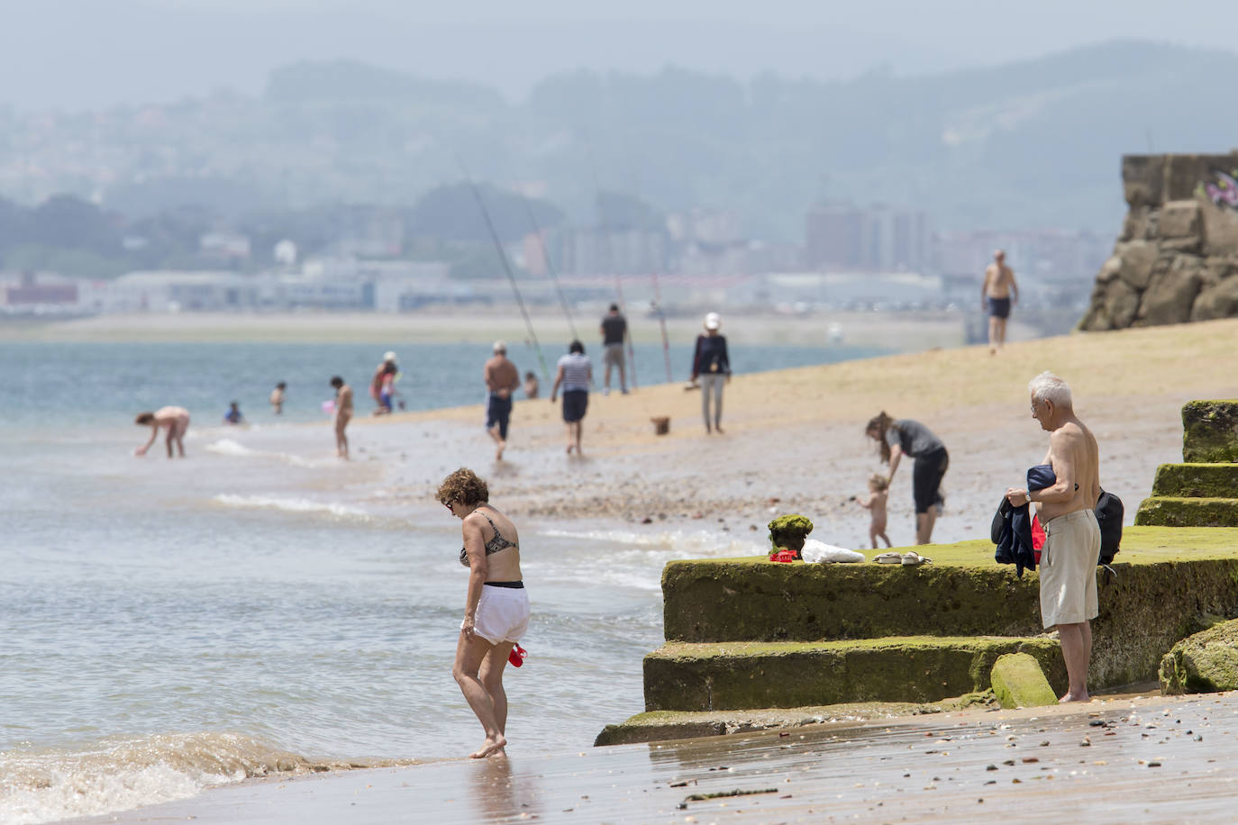 Fotos: De la playa al centro comercial, y el cementerio abierto en Santander