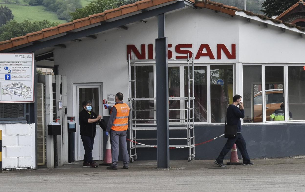 Instalaciones que Nissan tiene en Los Corrales, ayer, después de conocer que la planta se salva de los recortes. 