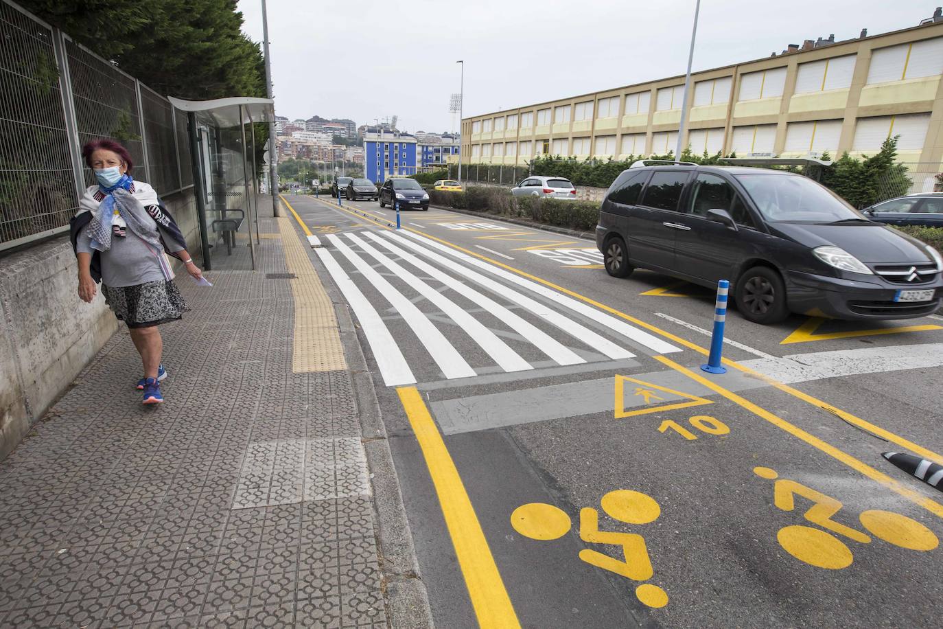 Fotos: Un carril bici lleno de obstáculos