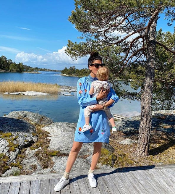 Giovanna Battaglia con vestido de Prada.