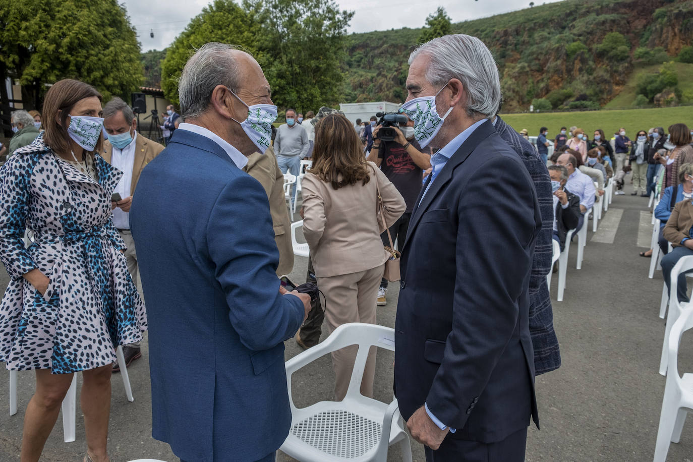 El Parque ha celebrado este miércoles su 30 aniversario con cientos de visitantes cántabros e invitados de diferentes ámbitos políticos y sociales de la región, en el que se ha recordado la historia de este espacio que representa «la memoria, infancia y vida de todos los cántabros».