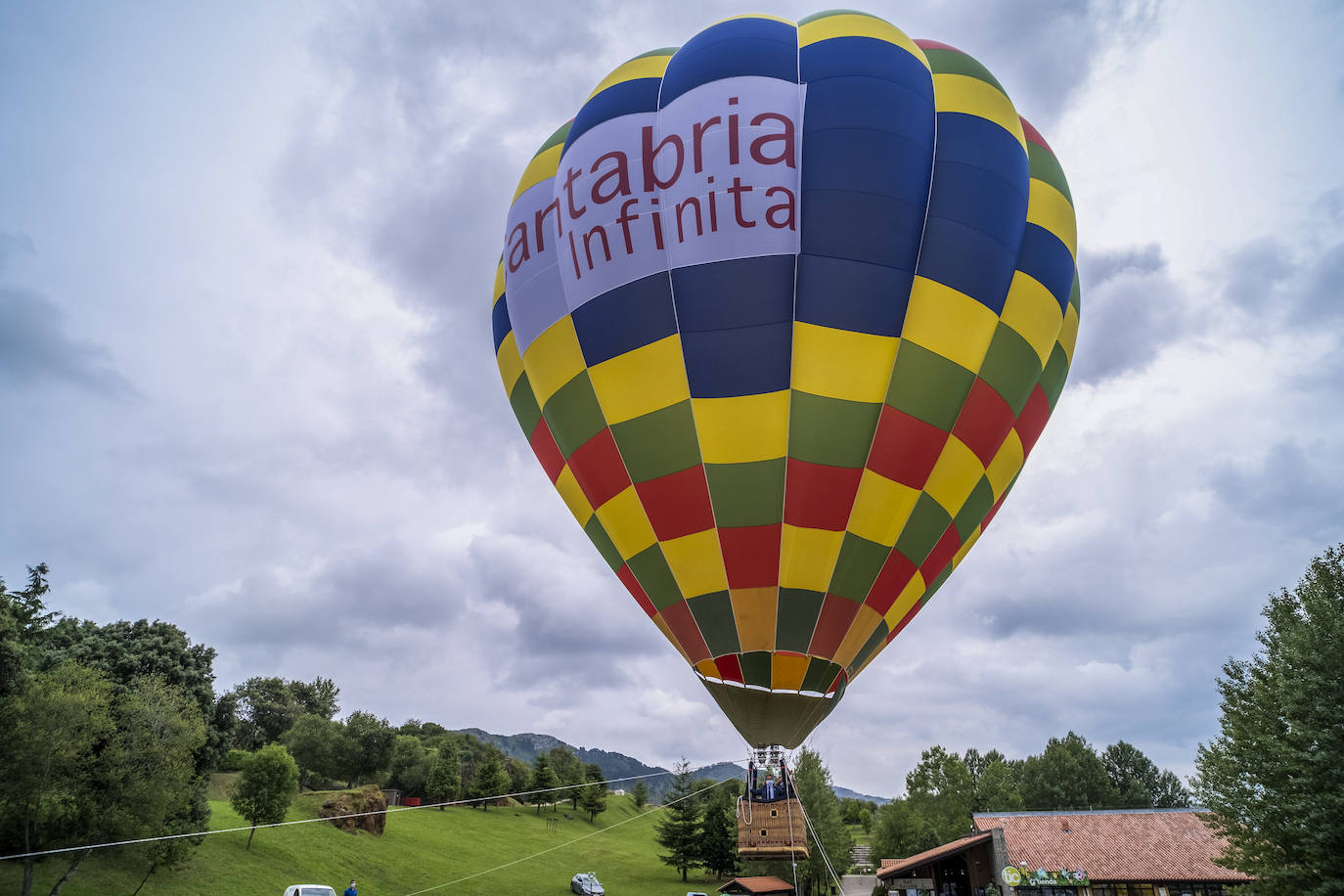 El Parque ha celebrado este miércoles su 30 aniversario con cientos de visitantes cántabros e invitados de diferentes ámbitos políticos y sociales de la región, en el que se ha recordado la historia de este espacio que representa «la memoria, infancia y vida de todos los cántabros».