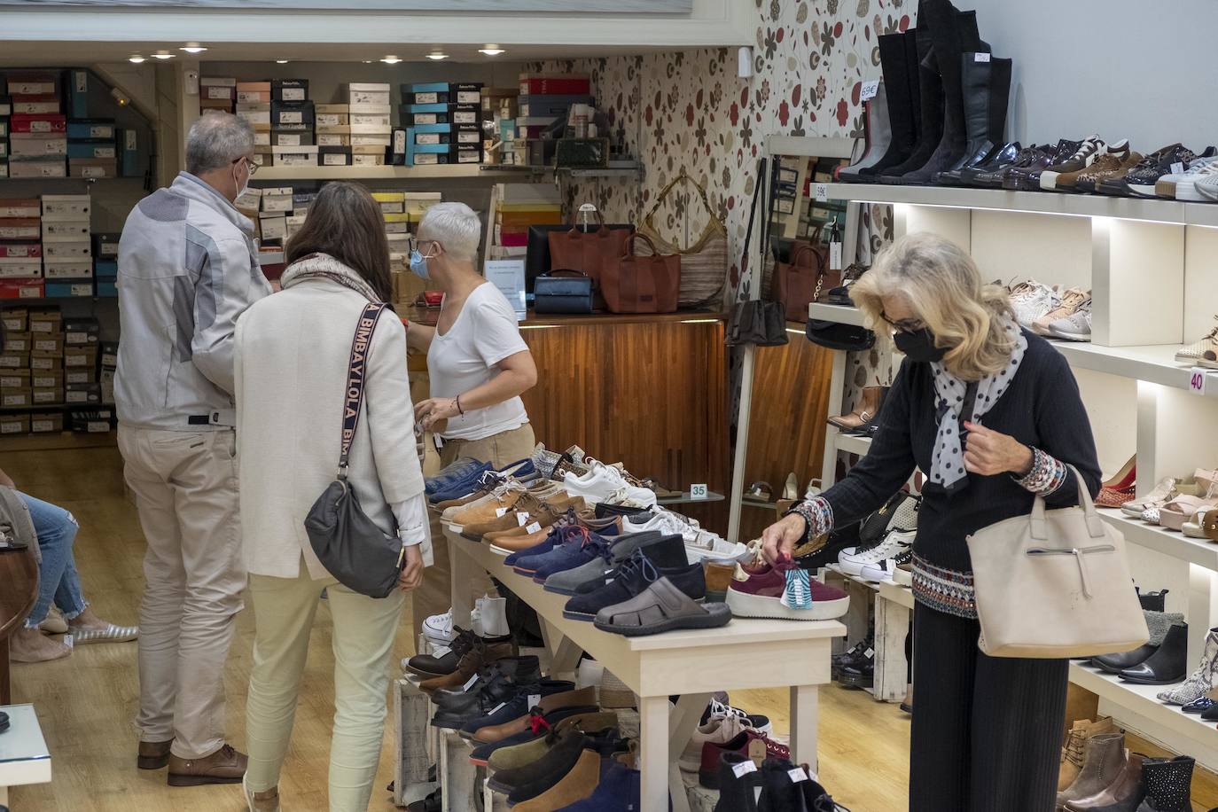 Fotos: Los comerciantes se muestran optimistas, pero esperan al turismo