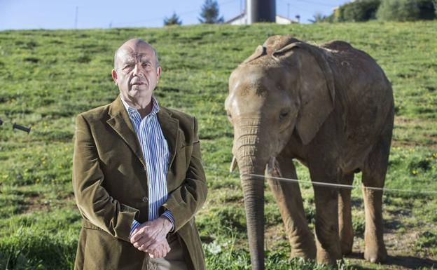 El director de Cabárceno, Miguel Otí, se jubila tras 15 años de dedicación