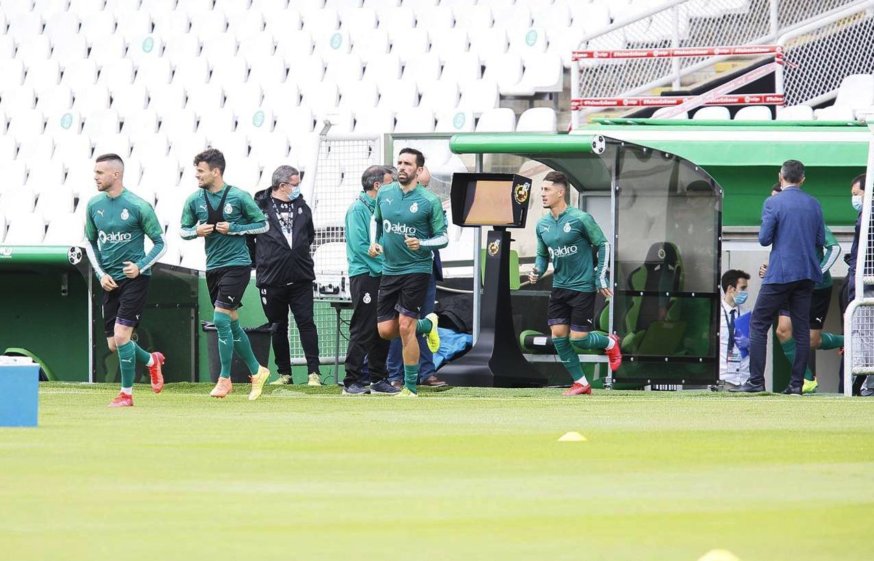 El Racing vuelve al juego tras el parón impuesto por la pandemia y lo hace ante el Lugo en los Campos de Sport de El Sardinero, con las gradas vacías