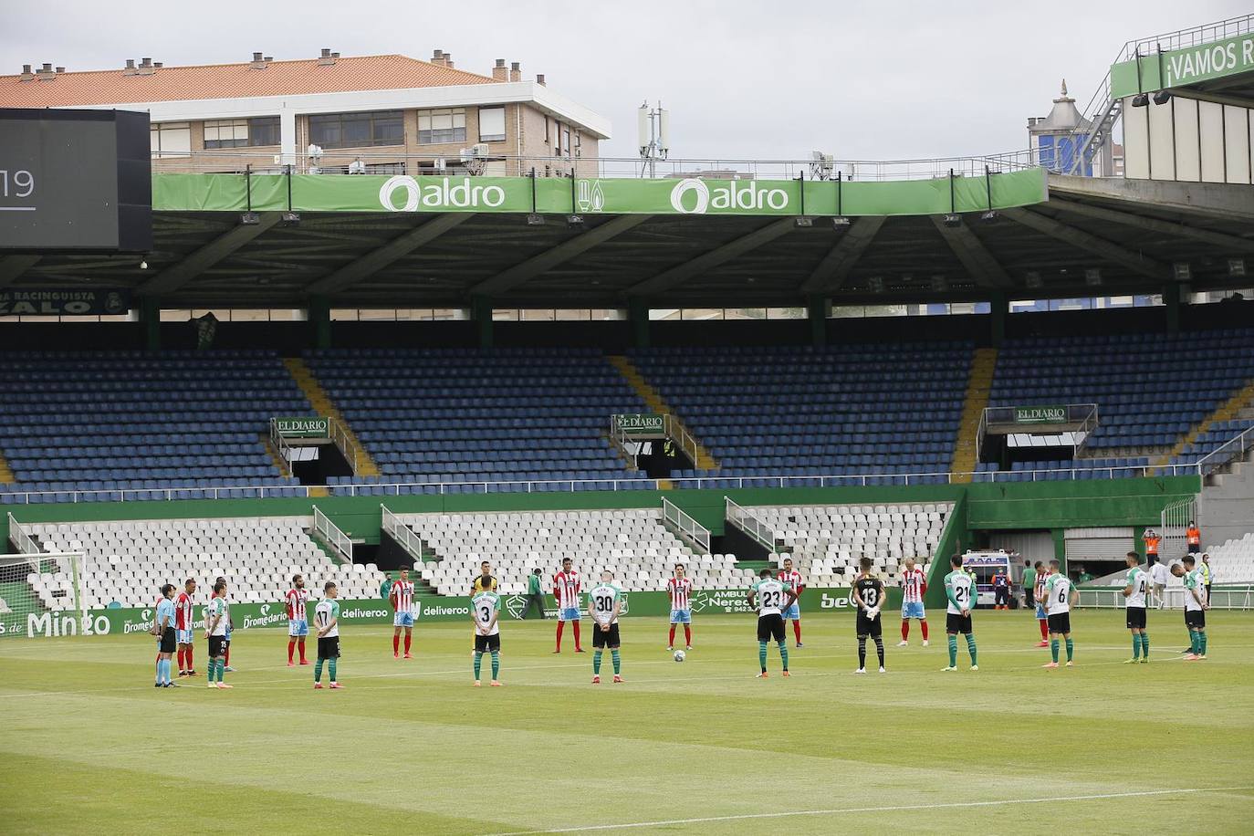 El Racing vuelve al juego tras el parón impuesto por la pandemia y lo hace ante el Lugo en los Campos de Sport de El Sardinero, con las gradas vacías