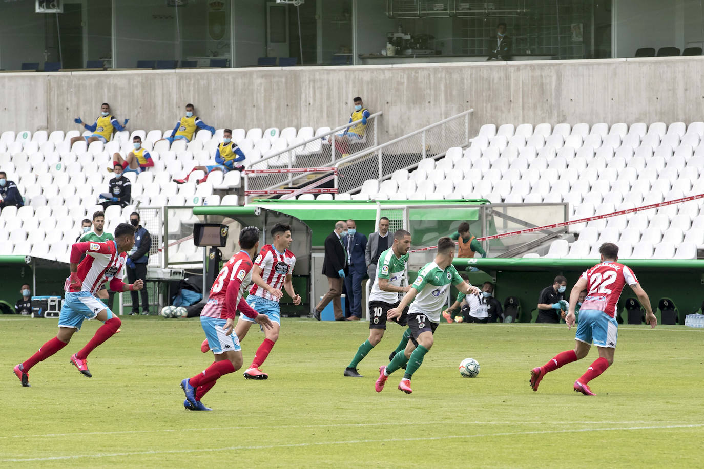 El Racing vuelve al juego tras el parón impuesto por la pandemia y lo hace ante el Lugo en los Campos de Sport de El Sardinero, con las gradas vacías